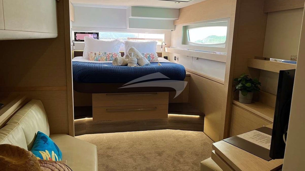 The master suite looking aft