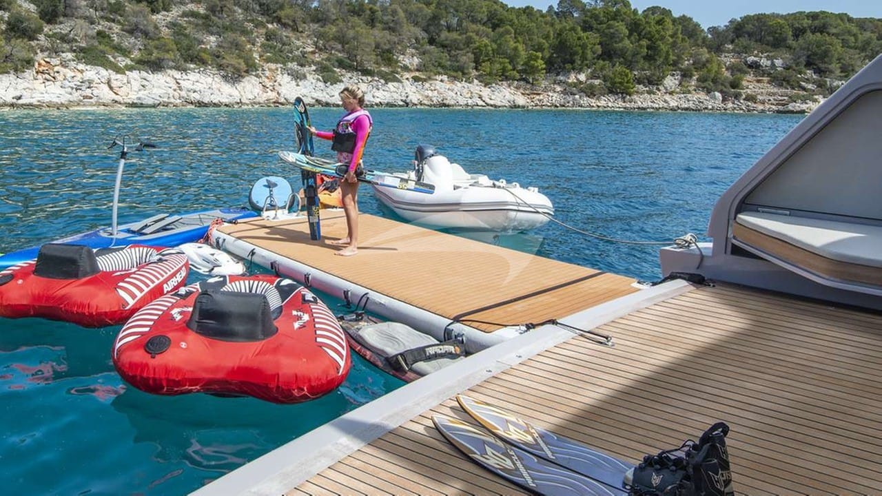 Swimming platform & water toys