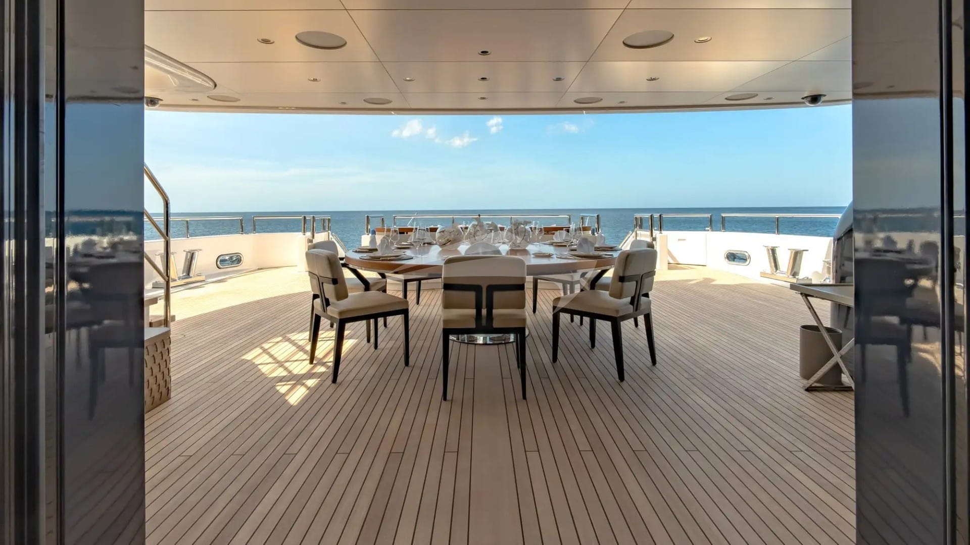 Main deck aft dining area