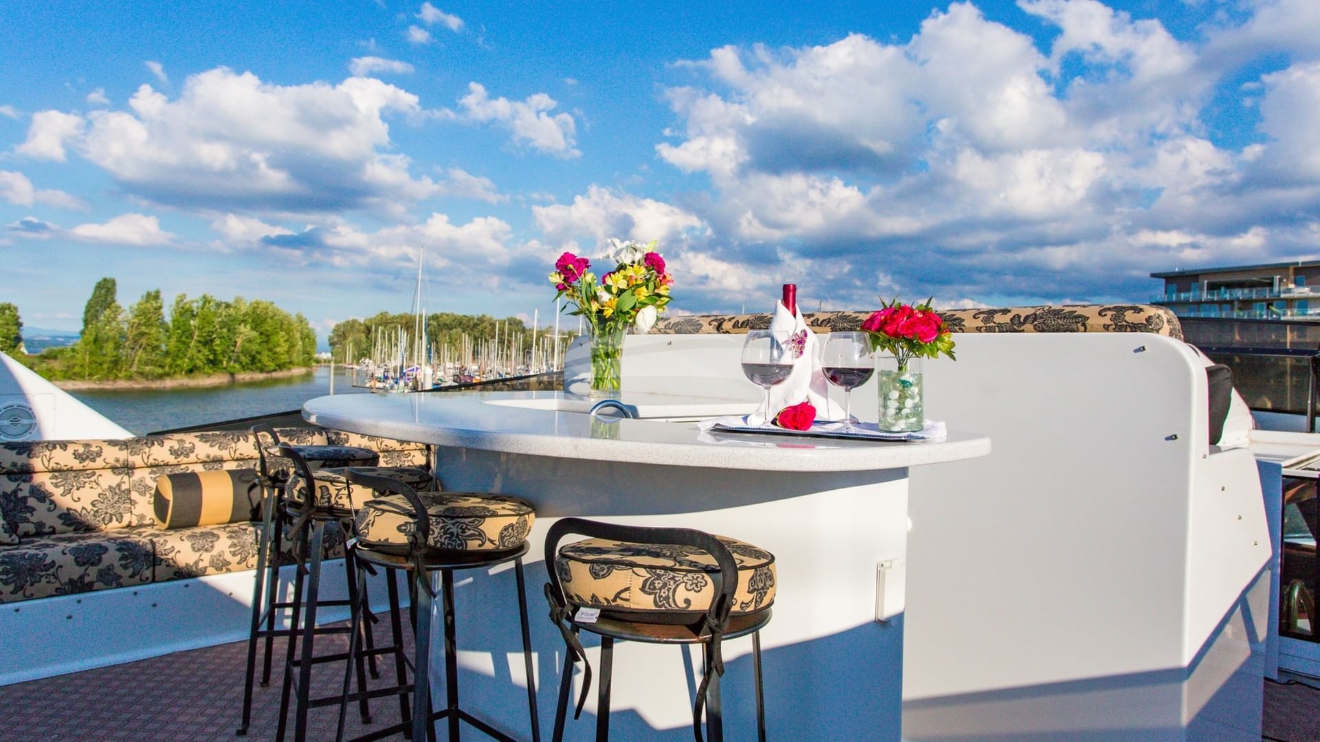 Bar on Sun deck, with refridgerater and grill