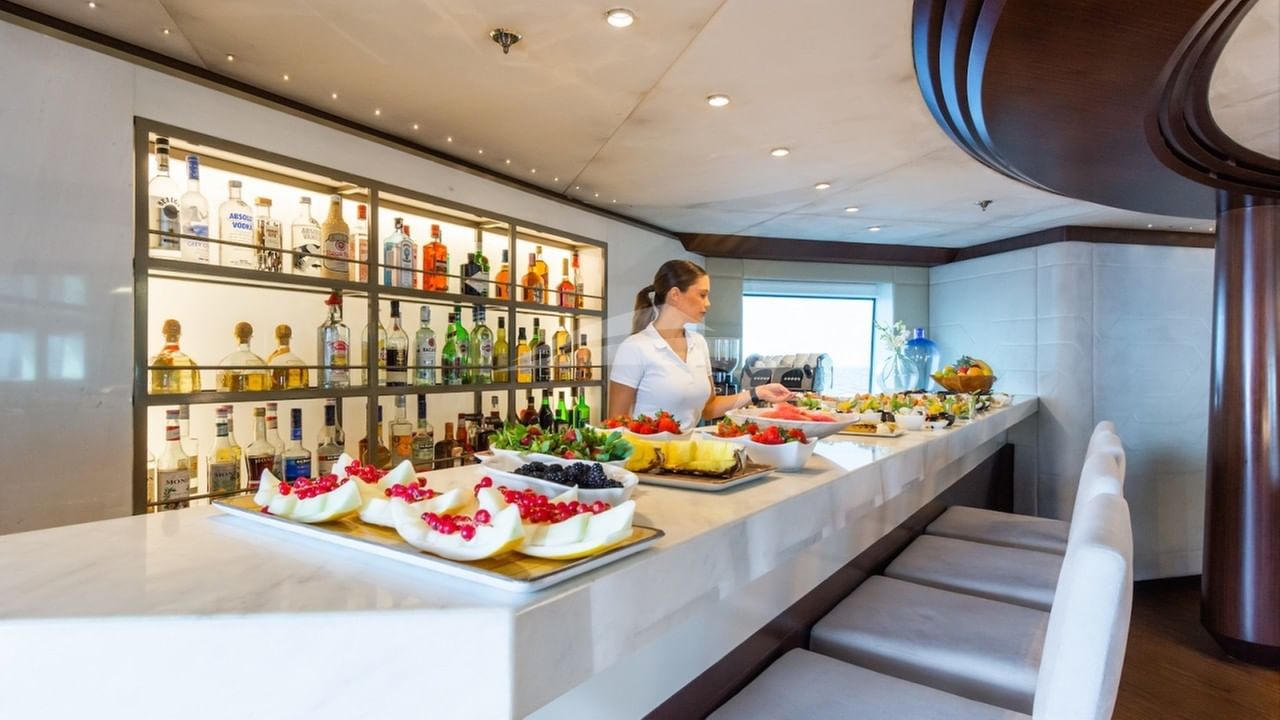 Main deck bar