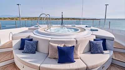 Deck Jacuzzi