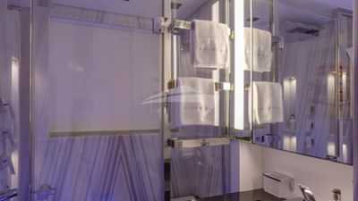 Guest Cabin Bathroom 1