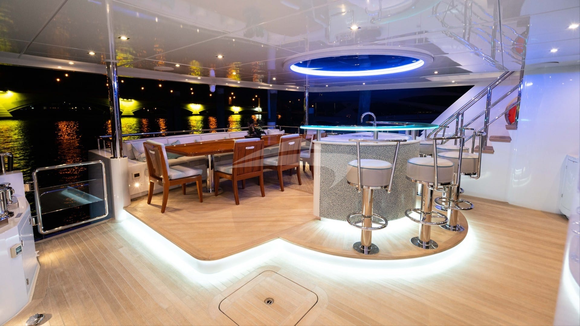Aft Deck Bar and Dining