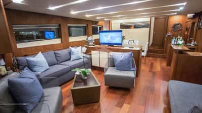 Main Salon & Bar Area