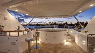 Deck Jacuzzi