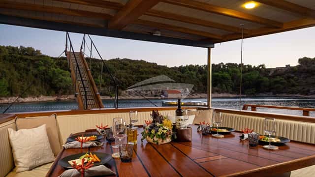 ABORDA yacht charter photo 4