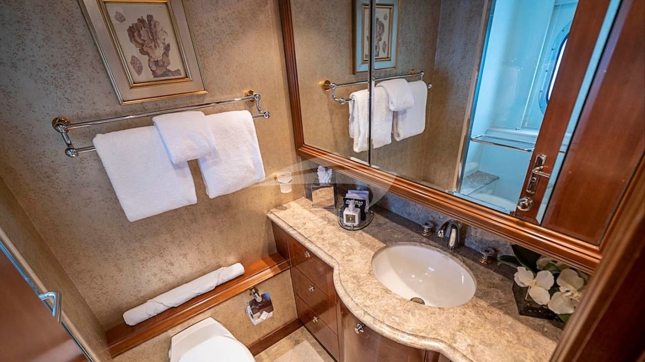 Double Cabin Bathroom