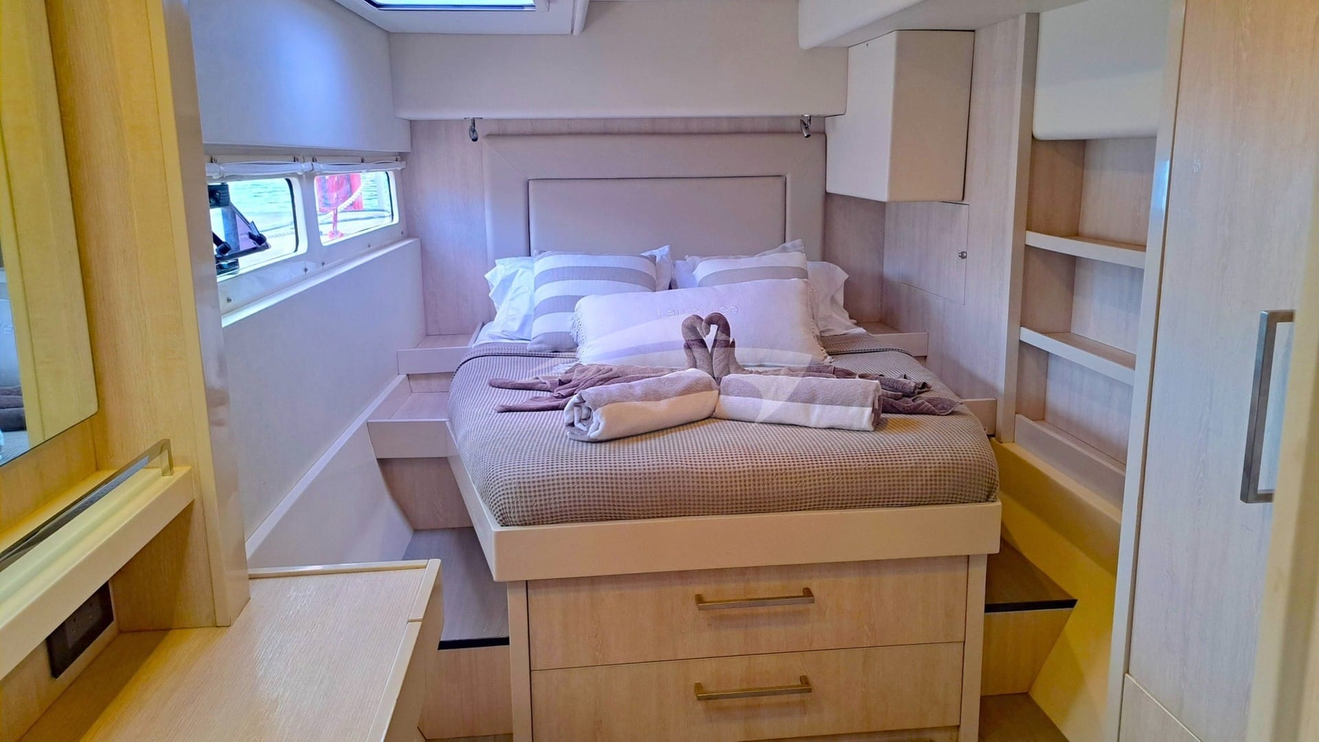 Starboard aft queen suite