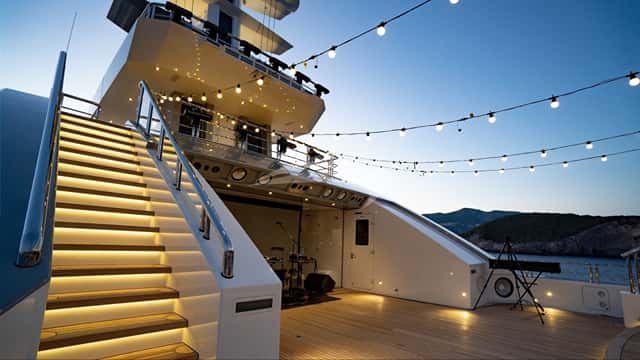 CLOUDBREAK yacht charter photo 5