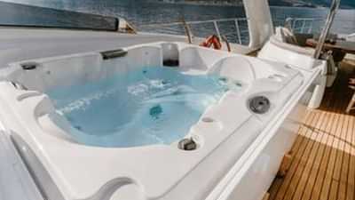 Deck Jacuzzi