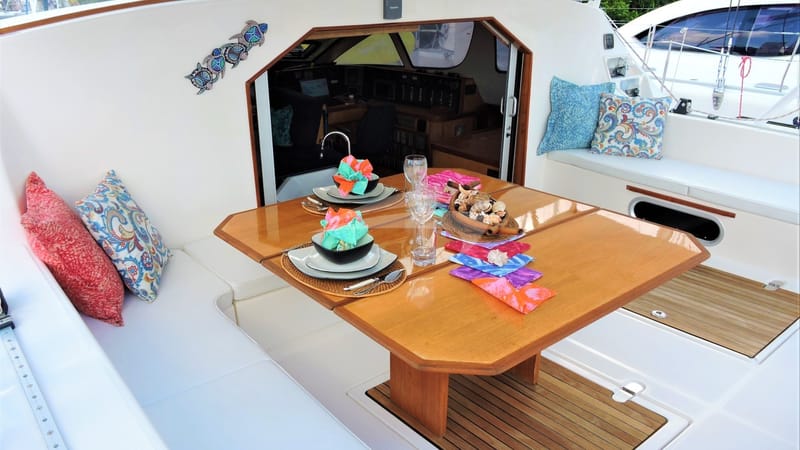 GENESIS Dining on Deck