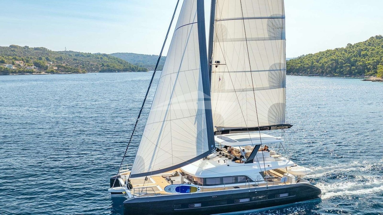 Sailing along on Paloma