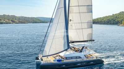 Sailing along on Paloma