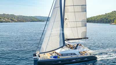 Sailing along on Paloma