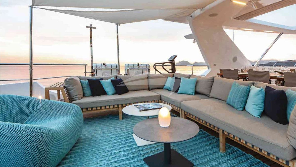 COUNTLESS Yacht for Charter