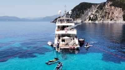 Swim platform / docking station and toys out