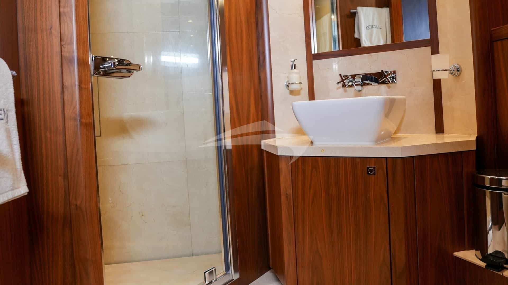 Twin Bathroom 1