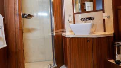 Twin Bathroom 1