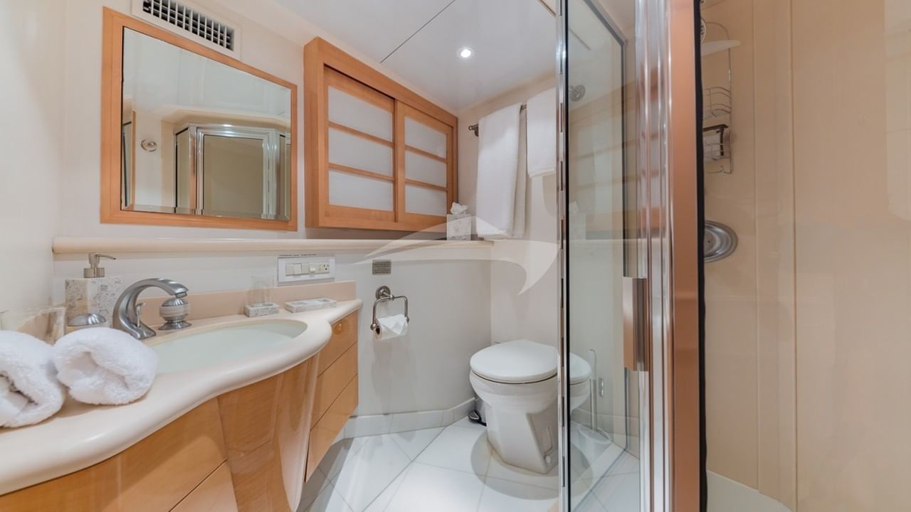 023 ROGUE V Berth Bath