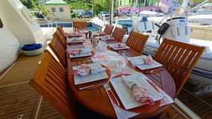 Aft cockpit & alfresco dining