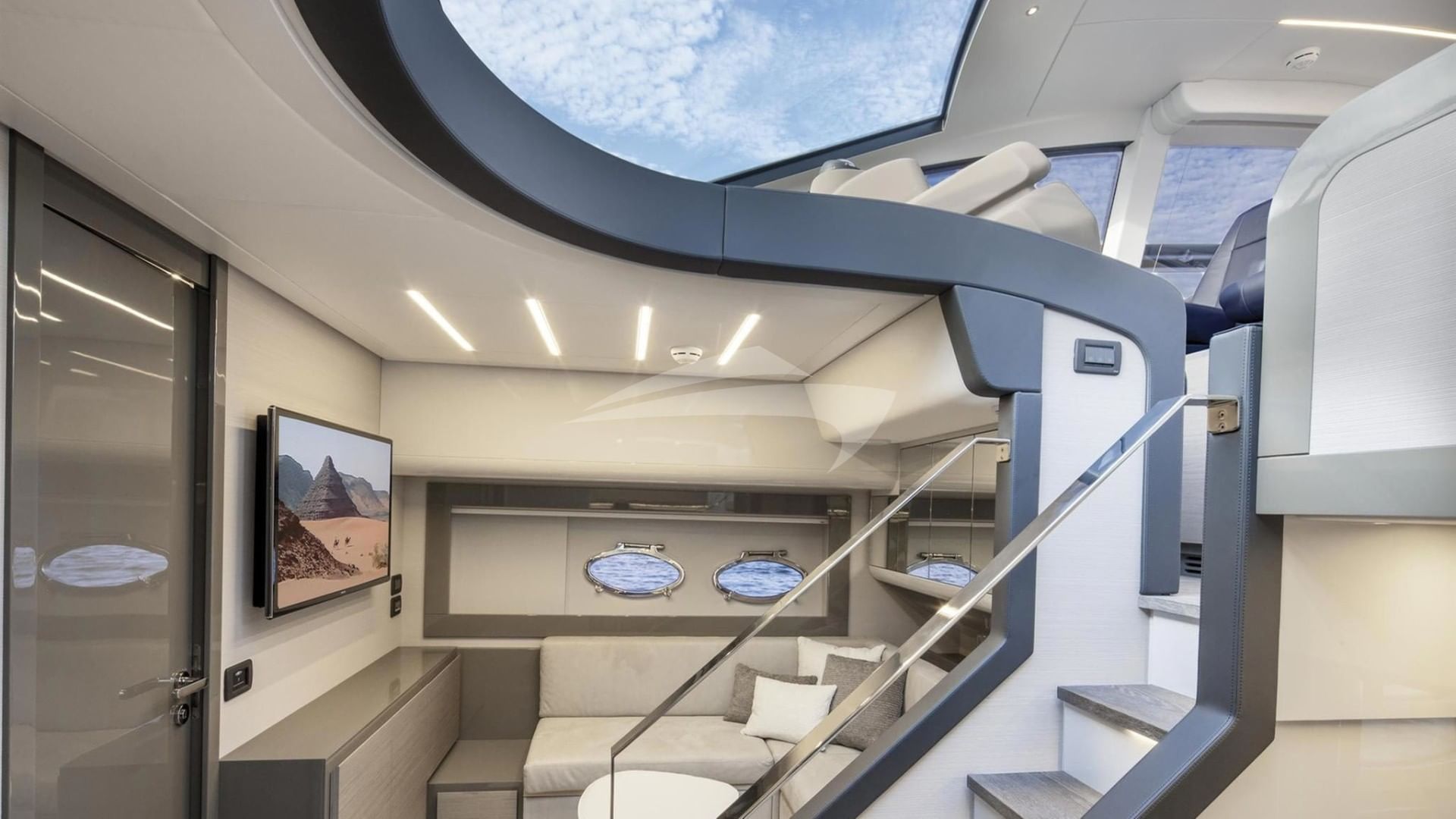 62' Pershing Lower deck