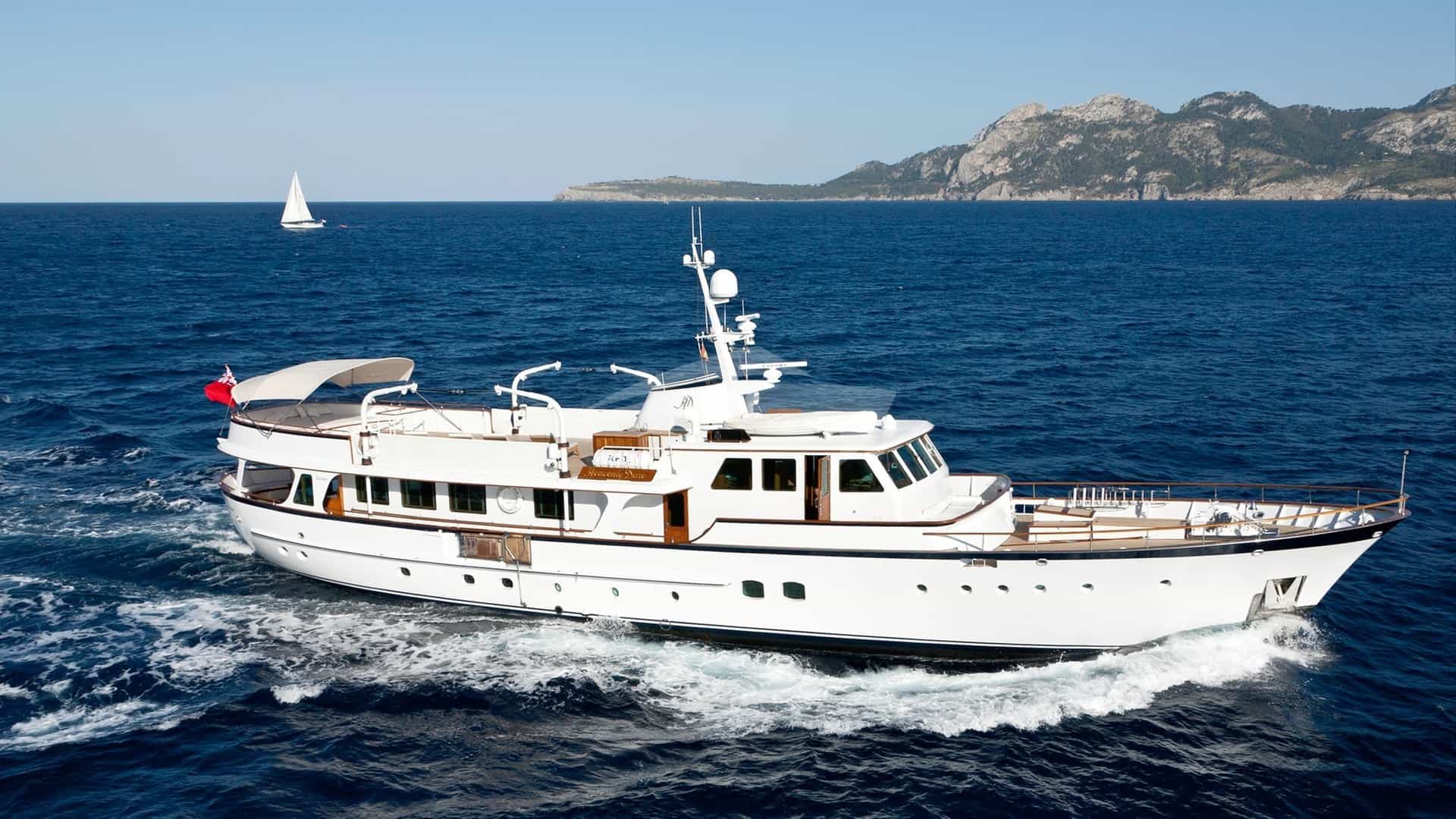 HEAVENLY DAZE — Feadship Motor Yacht, 32m, charter in East Mediterranean