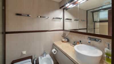 Twin Bathroom 2