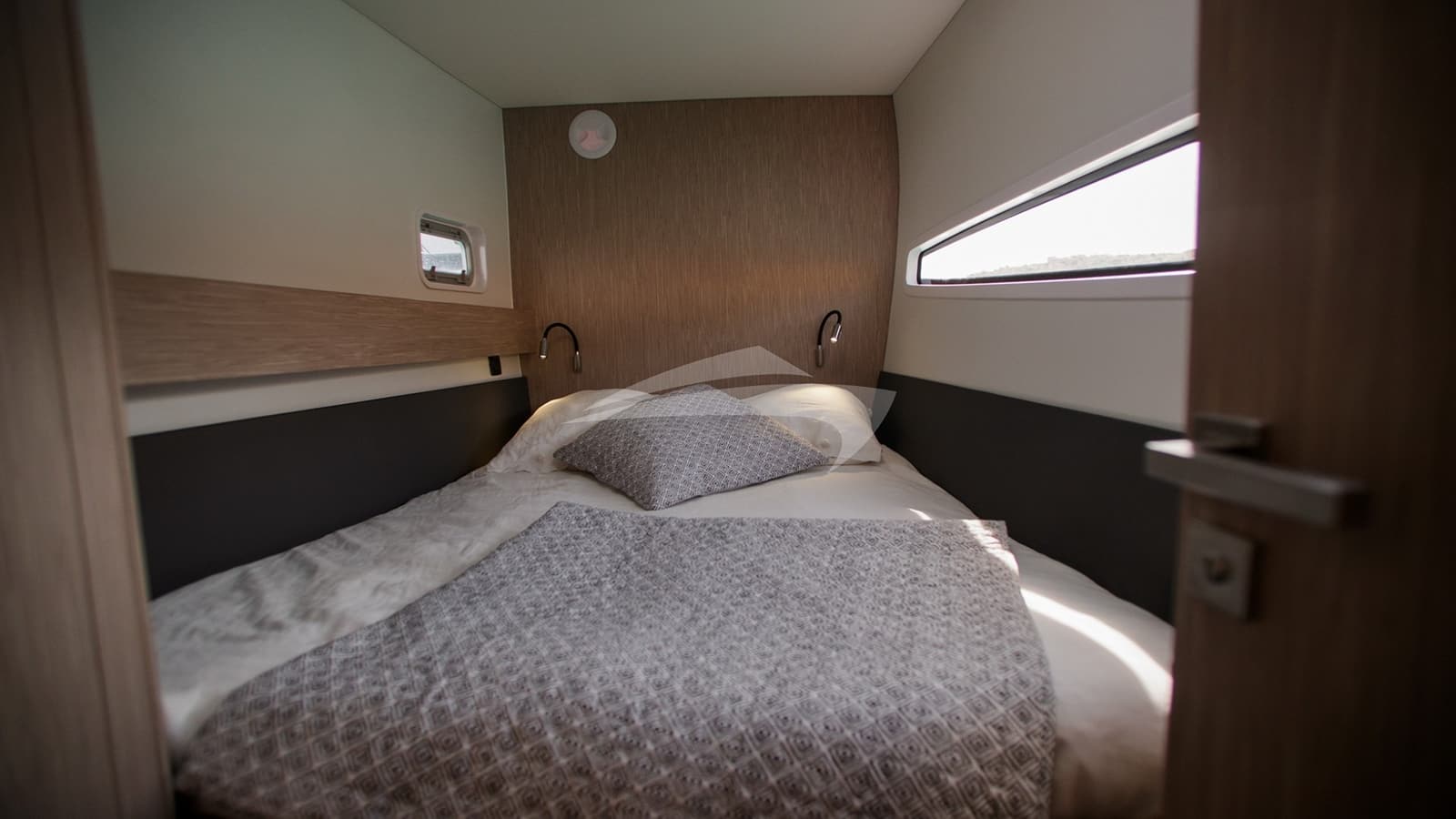 IZENAH 5, photo from the yacht portfolio 19
