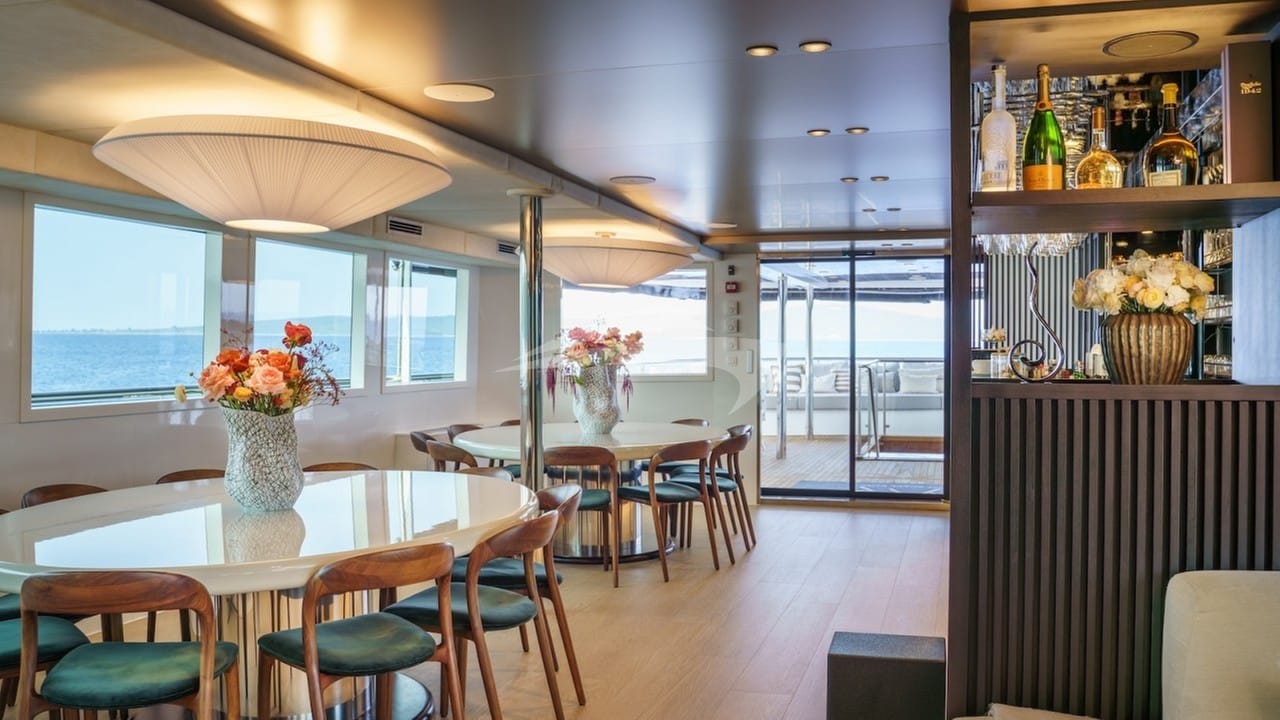 Main saloon dining