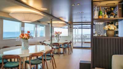 Main saloon dining