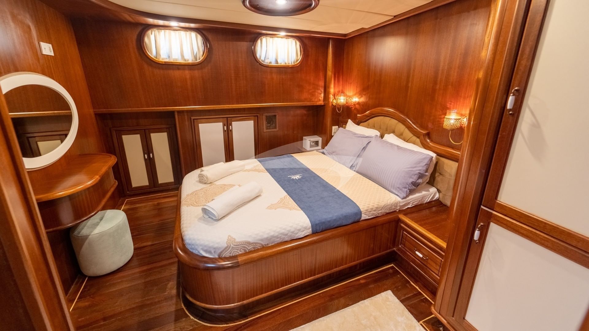 Front Master Cabin 1