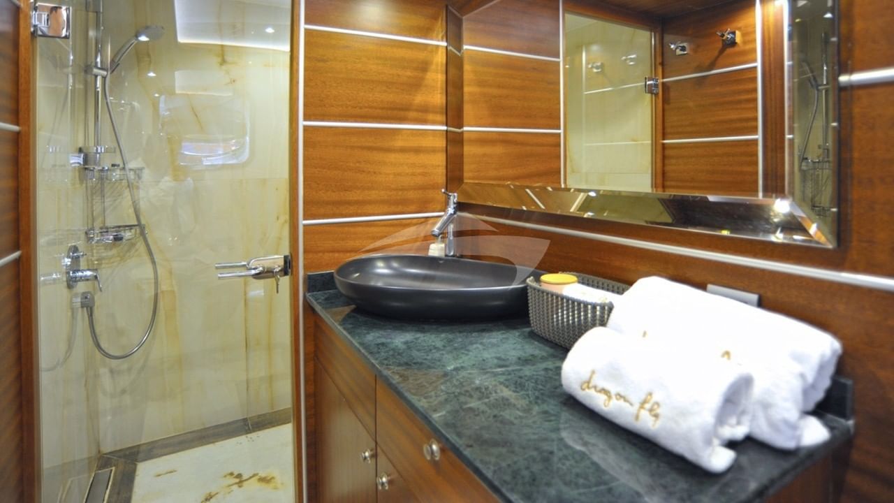 Aft twin bathroom