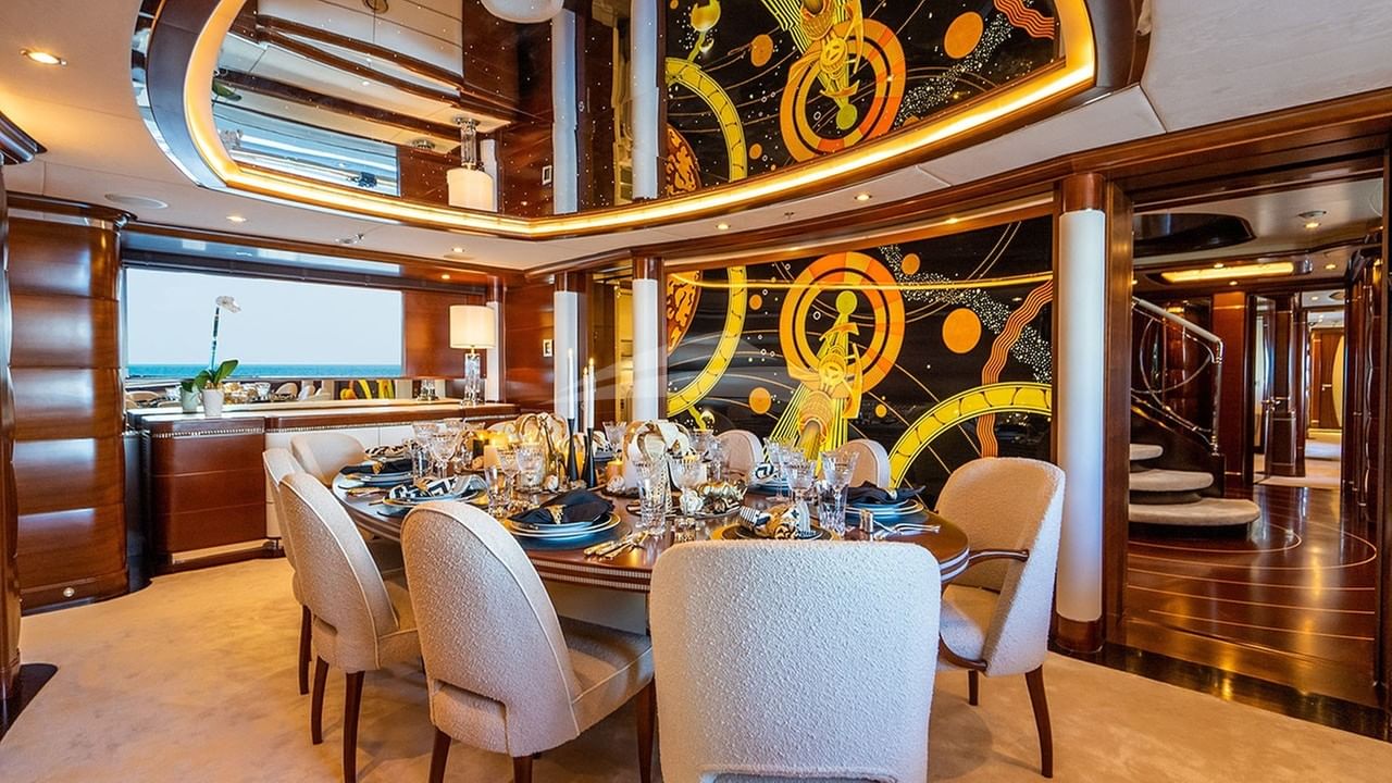 MAIN DECK DINING