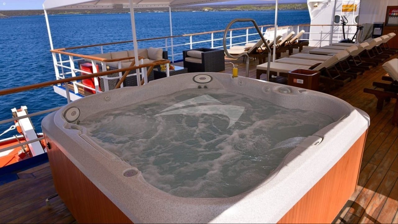 Deck Jacuzzi