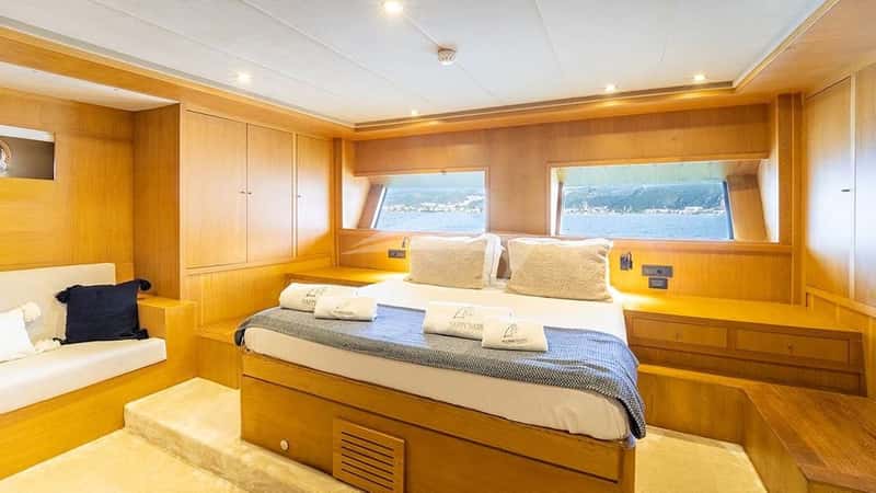 HAPPY DAYS 27m motor yacht charter, photo 6