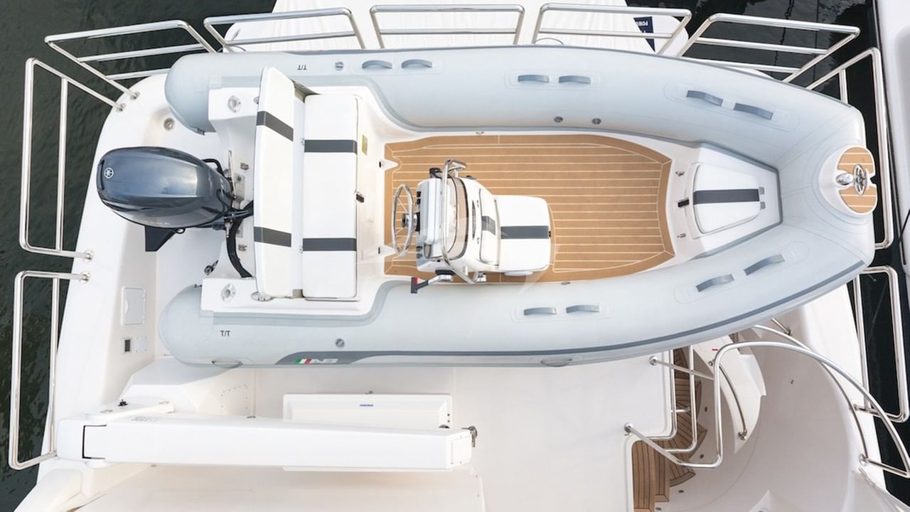 SeaGlass tender mounted on the aft flydeck