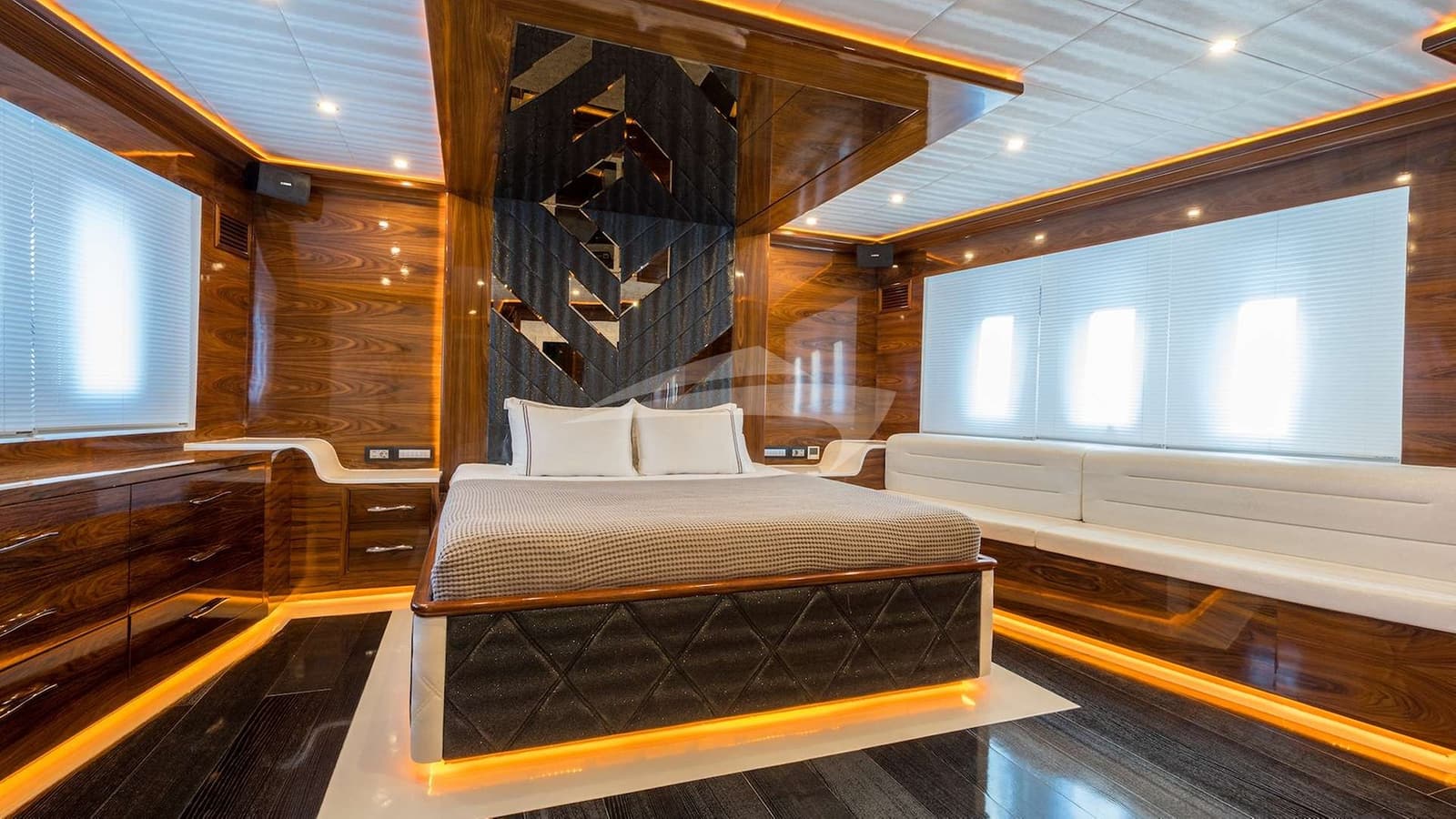 LONG ISLAND, photo from the yacht portfolio 5