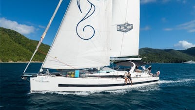 Yacht Serena under sail