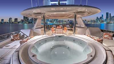 Deck Jacuzzi