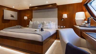 Queen Cabin