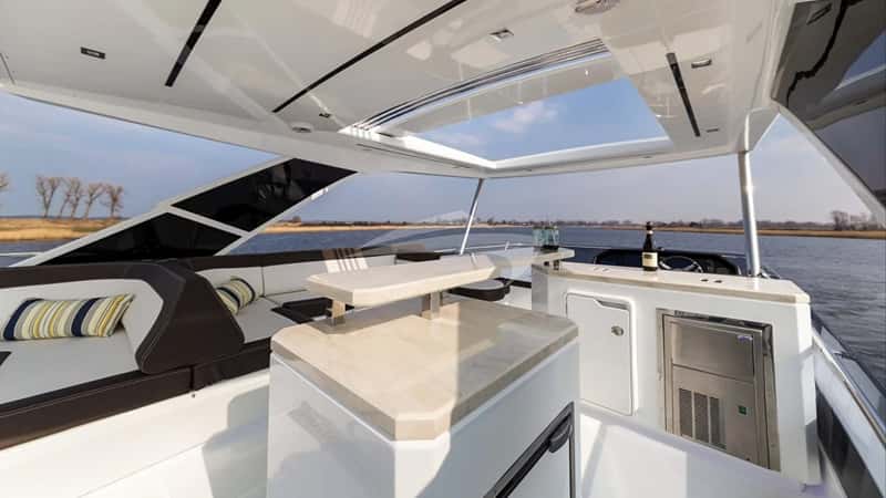 DON'T TELL MOM 21m motor yacht charter, photo 9