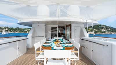 Bridge deck aft al fresco dining