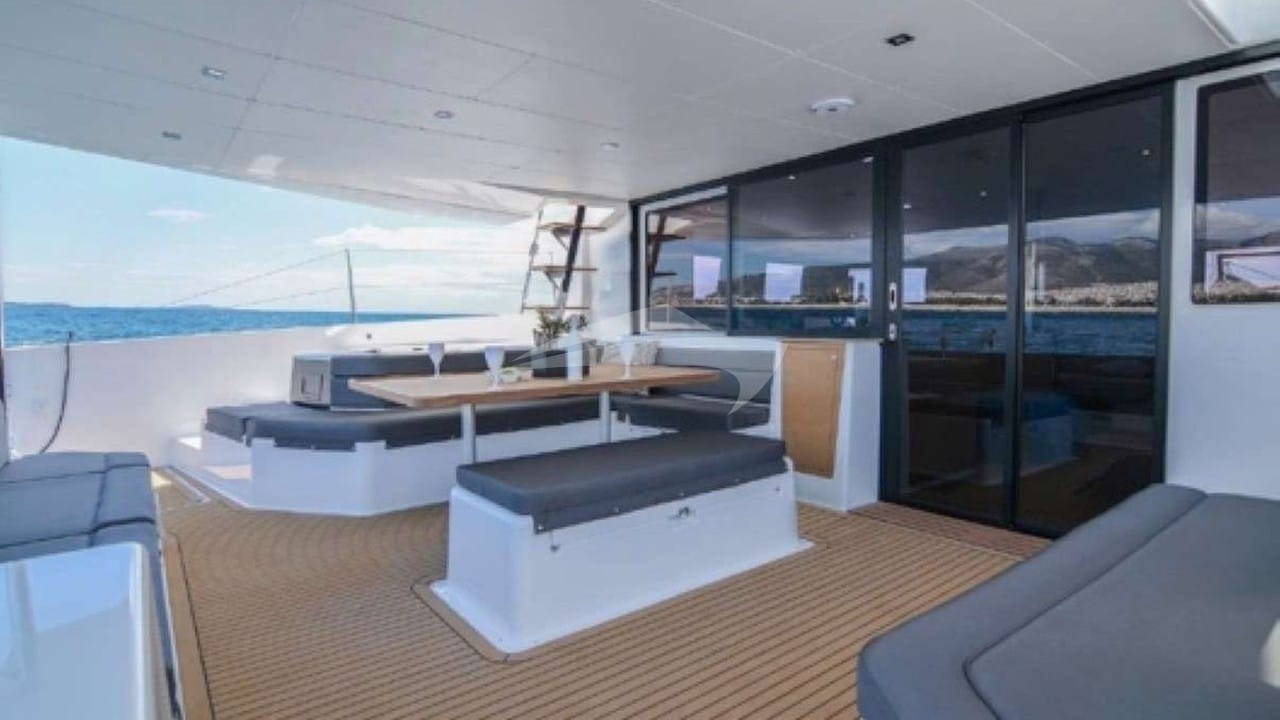 Cockpit dinning area