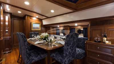 Salon Dining
