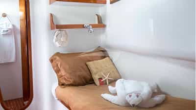 Port single guest cabin