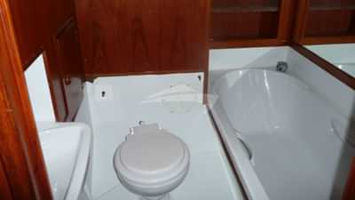 SY Margaux bath with tub