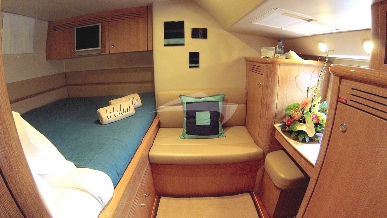 Port Aft guest suite