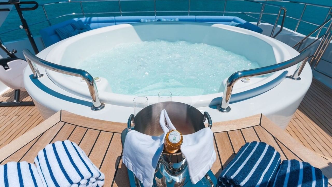 Deck Jacuzzi