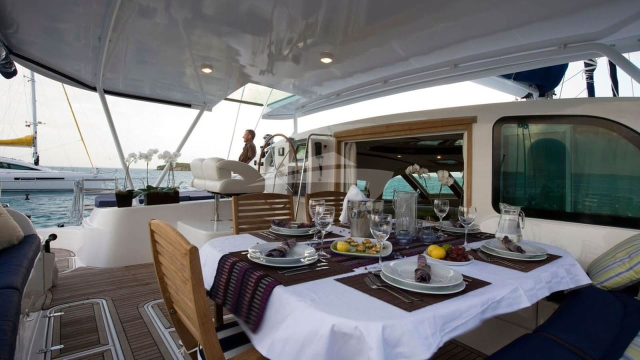 Luncheon in the islands